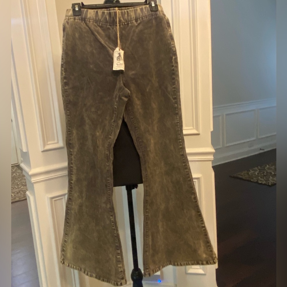 Easel Faux Corduroy Pants. Elastic waist. Flare leg. Size small. NWT